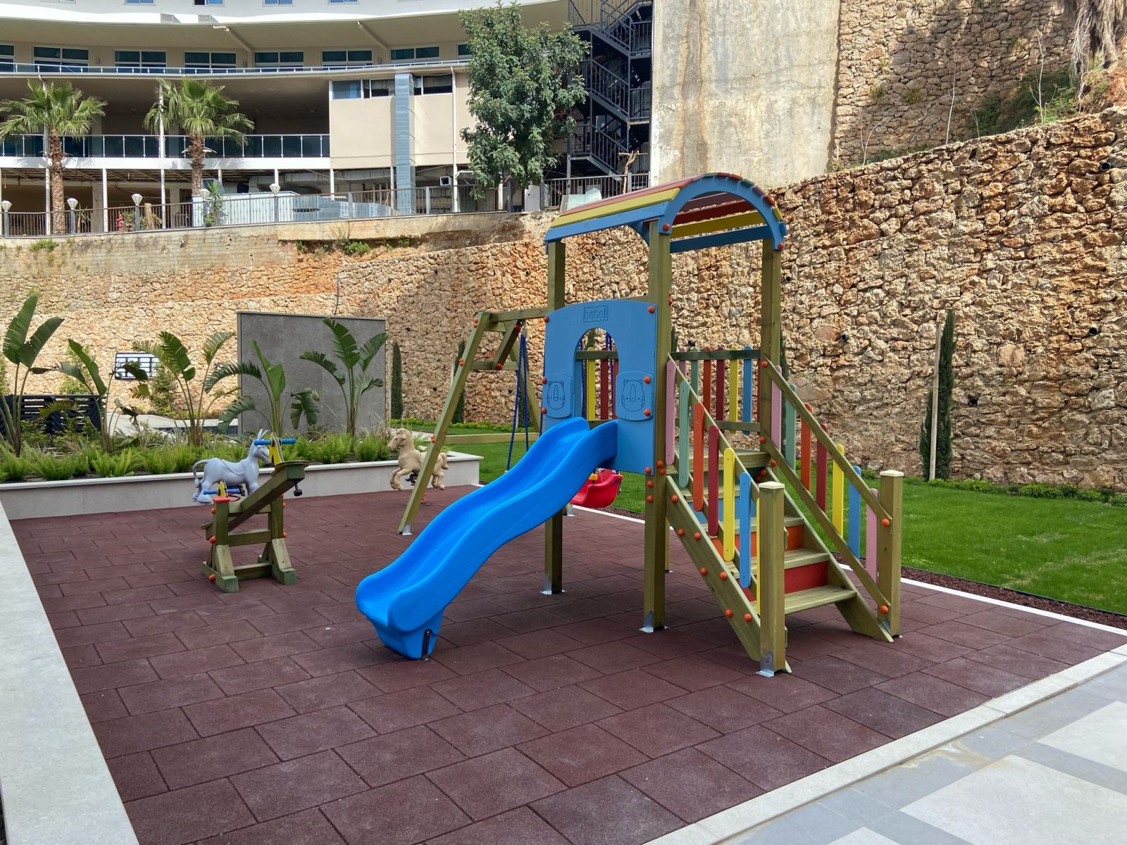 Уютные апартаменты планировкой 1+1 в районе Тосмур, всего в нескольких шагах от моря. - Фото 9