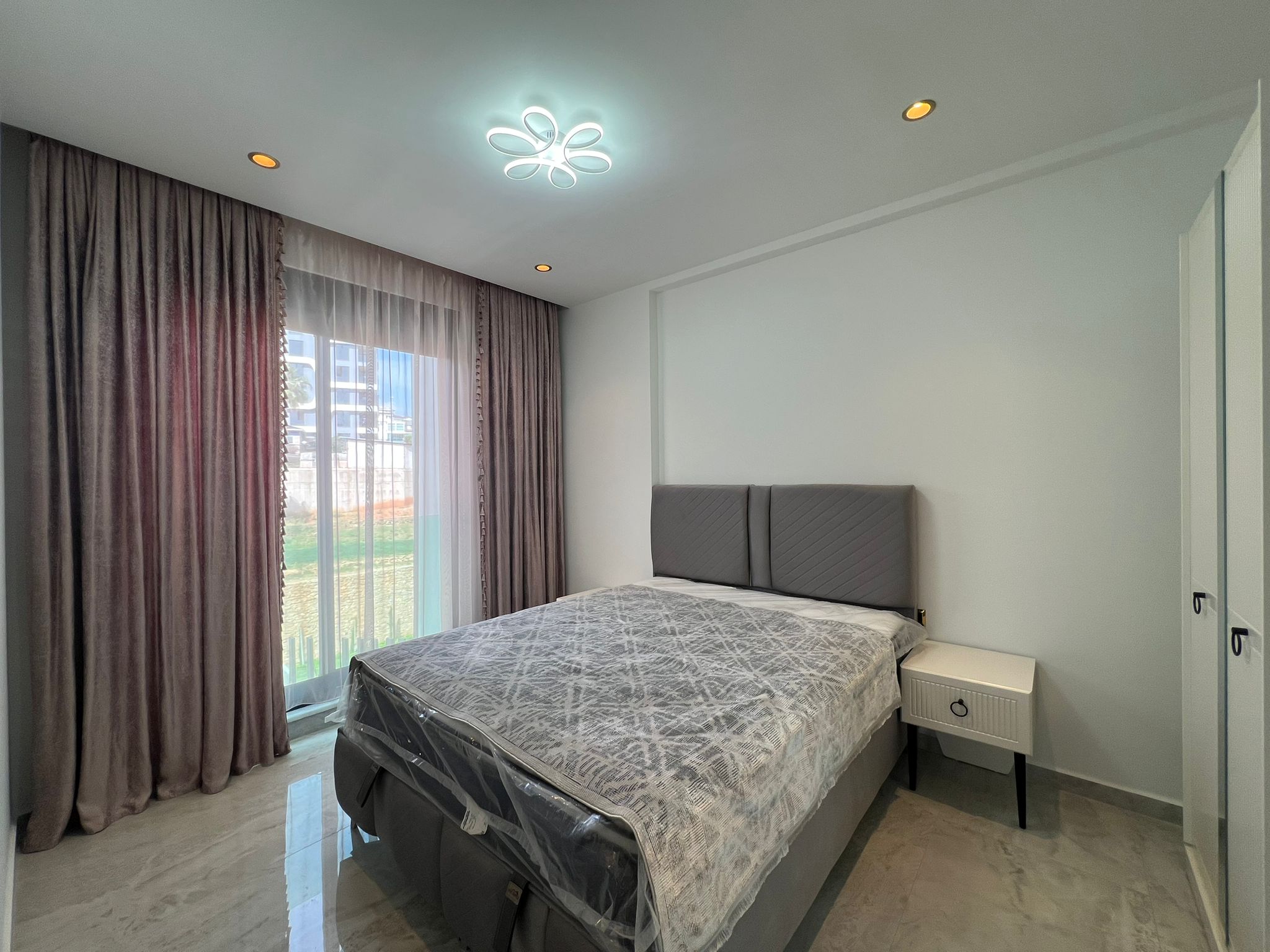 Уютные апартаменты планировкой 1+1 в районе Тосмур, всего в нескольких шагах от моря. - Фото 21