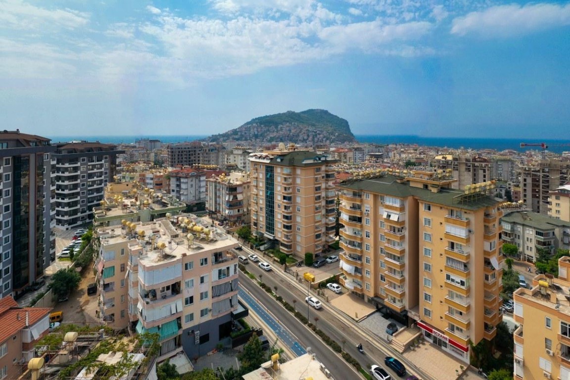 Просторная квартира 5+1 с видом на море и крепость в центре Алании. - Фото 2