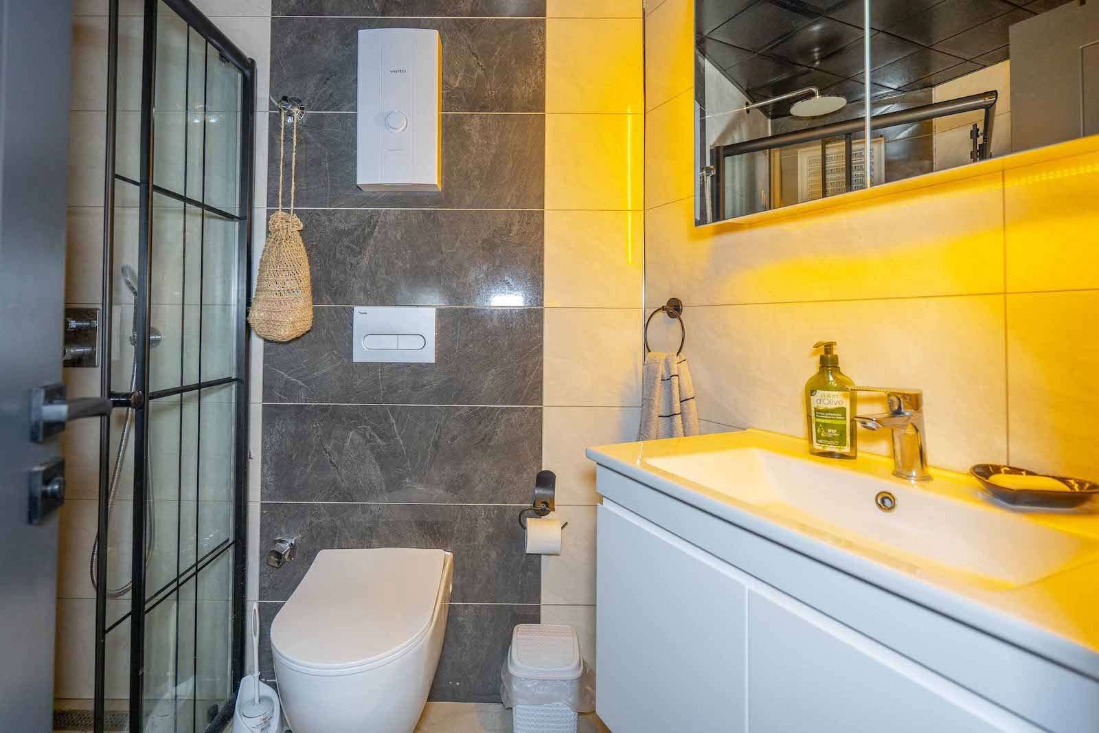 Двухкомнатная квартира с видом на город в центре Аланьи  - Фото 19