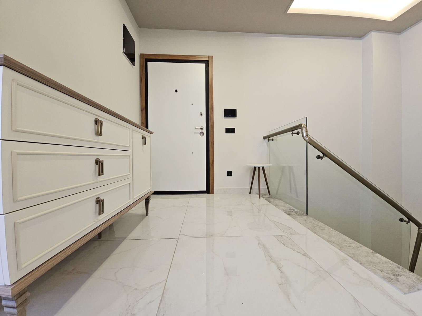 Двухуровневый пентхаус планировкой 3+1 с видом на Кале в районе пляжа Клеопатра.  - Фото 6