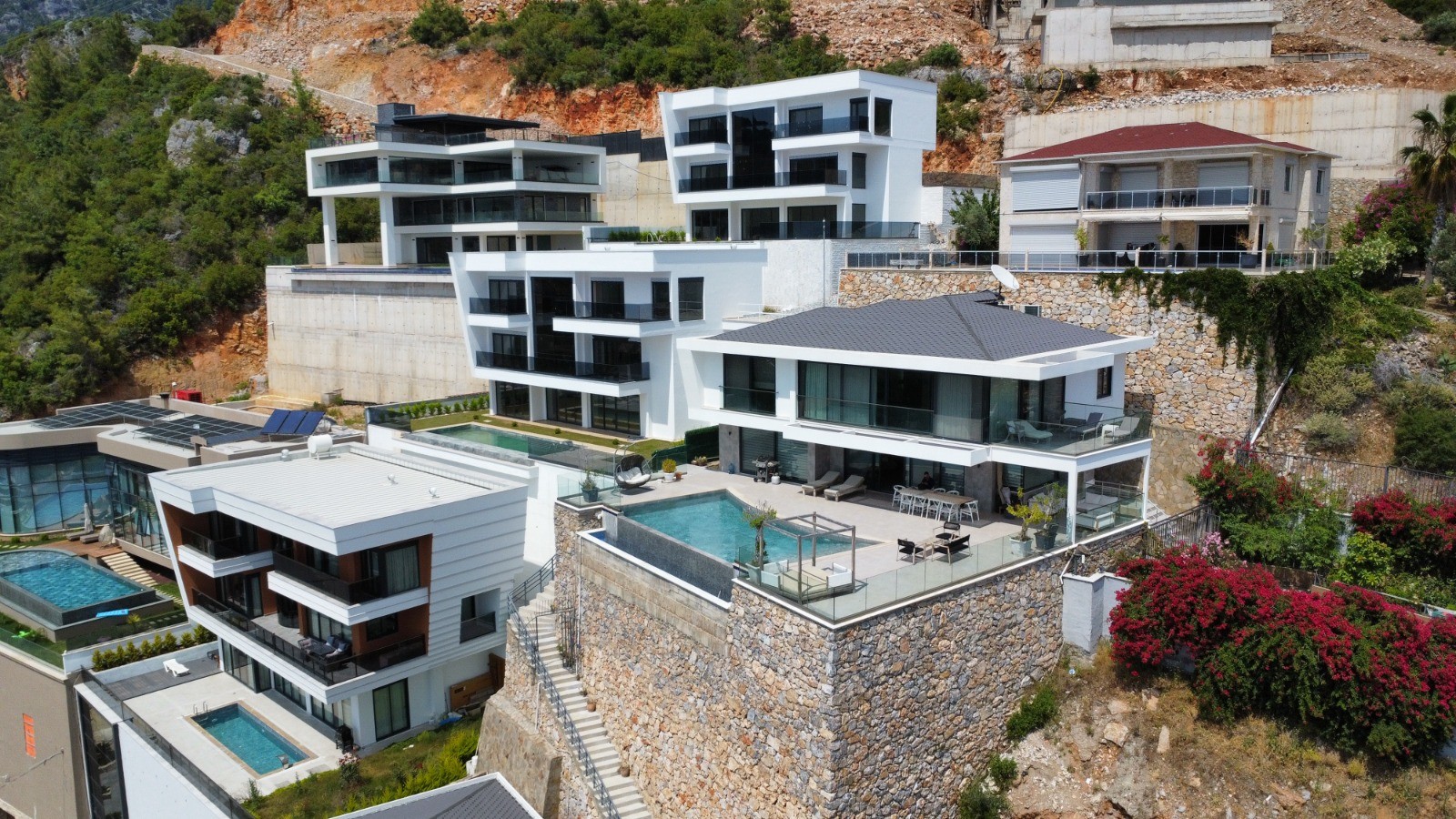 Просторная вилла с панорамным видом на море и крепость  - Фото 6