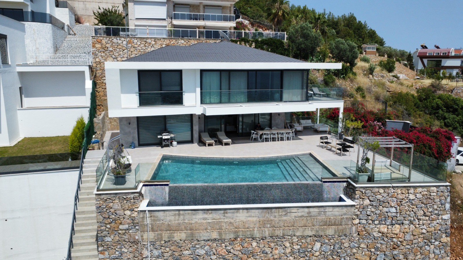 Просторная вилла с панорамным видом на море и крепость 