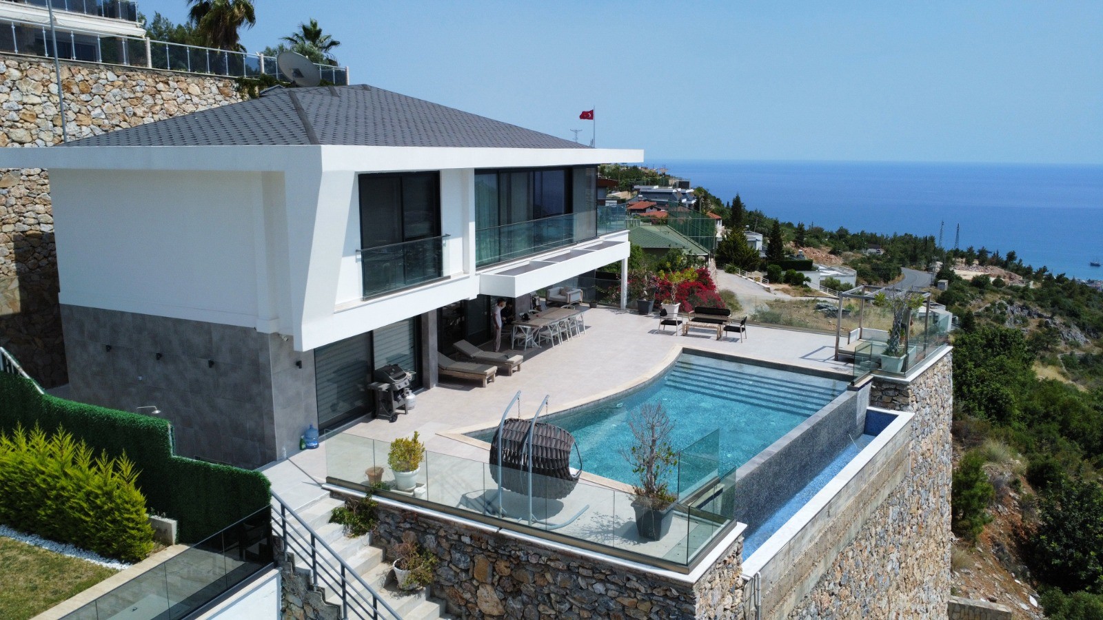 Просторная вилла с панорамным видом на море и крепость  - Фото 3