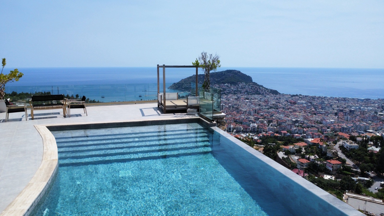 Просторная вилла с панорамным видом на море и крепость  - Фото 11