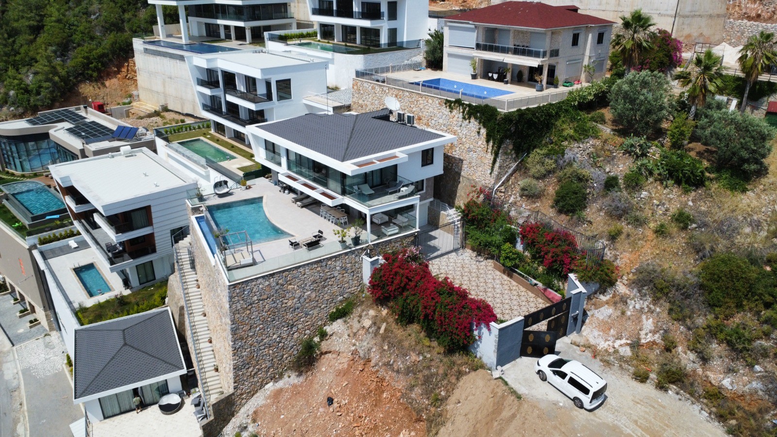 Просторная вилла с панорамным видом на море и крепость  - Фото 7