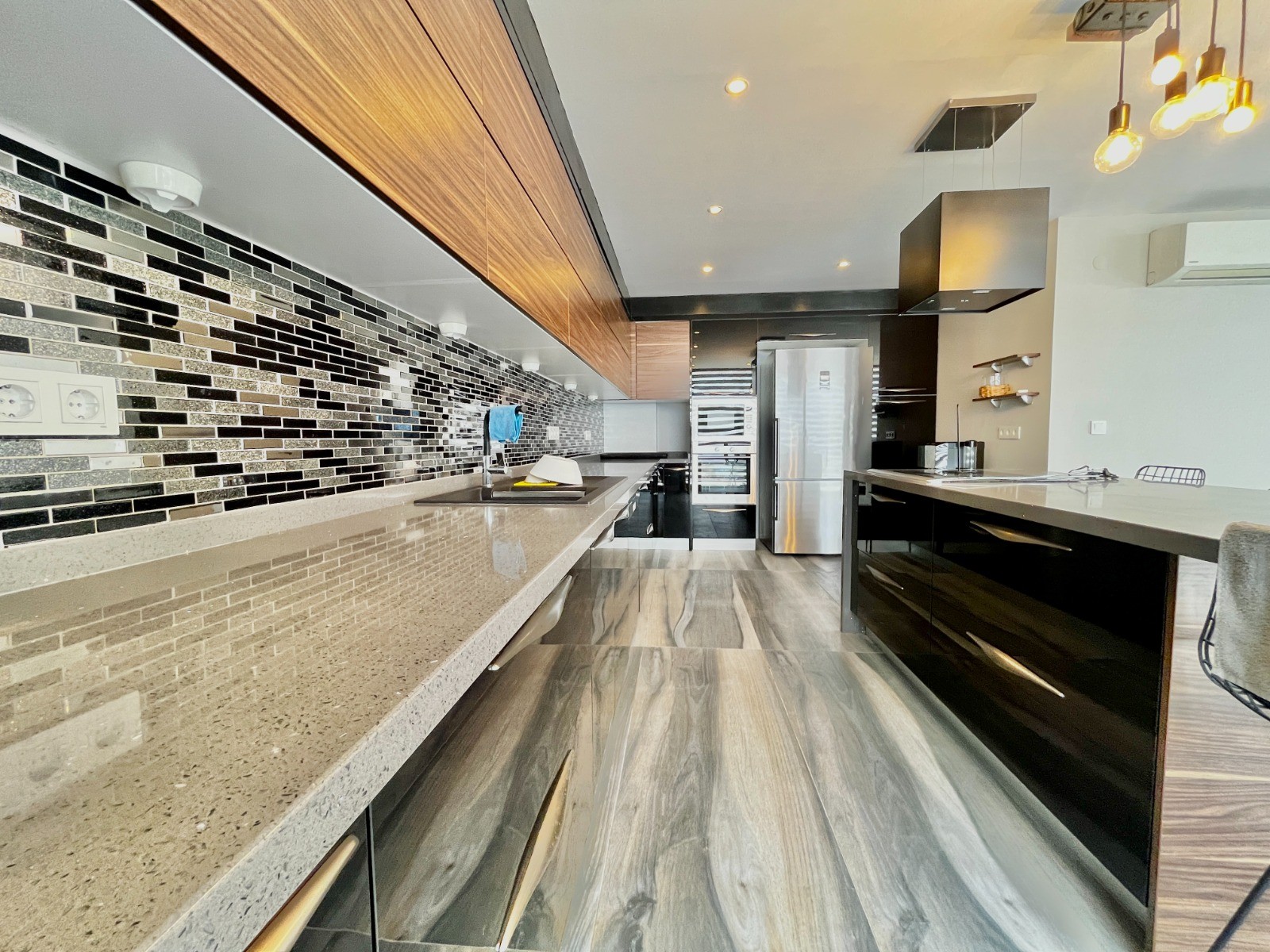 Просторная вилла с панорамным видом на море и крепость  - Фото 24