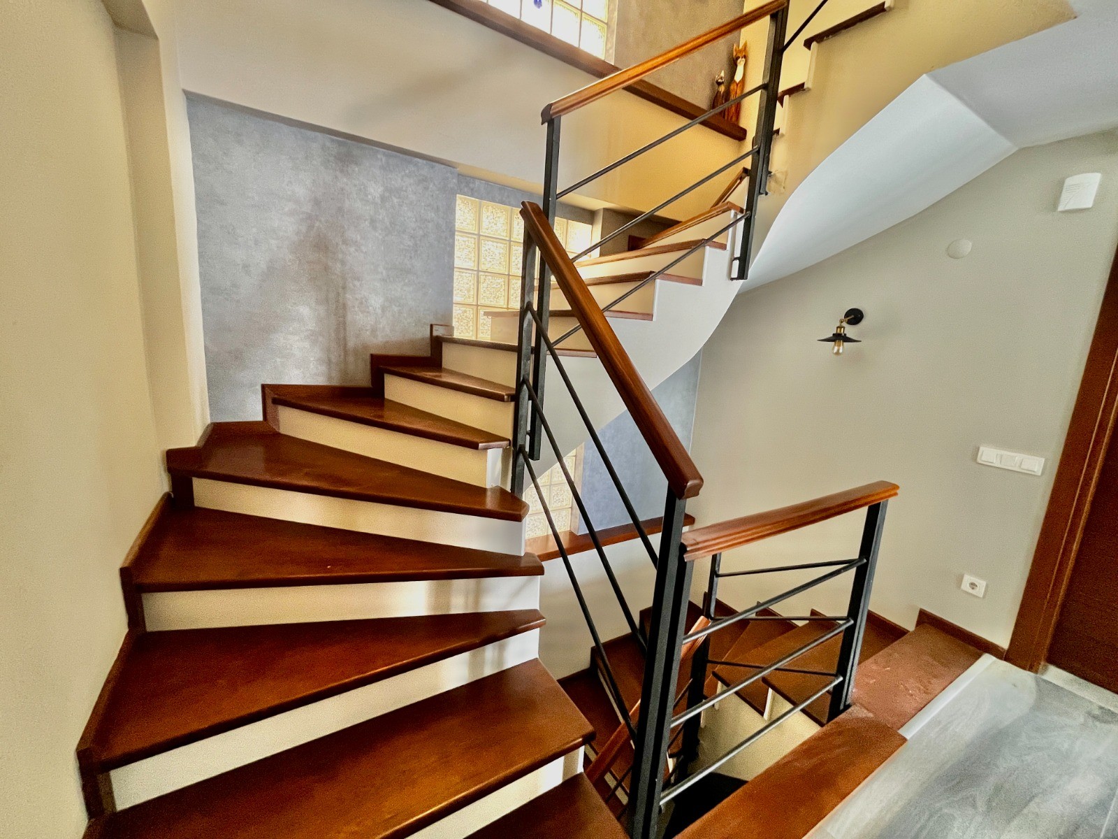 Просторная вилла с панорамным видом на море и крепость  - Фото 28