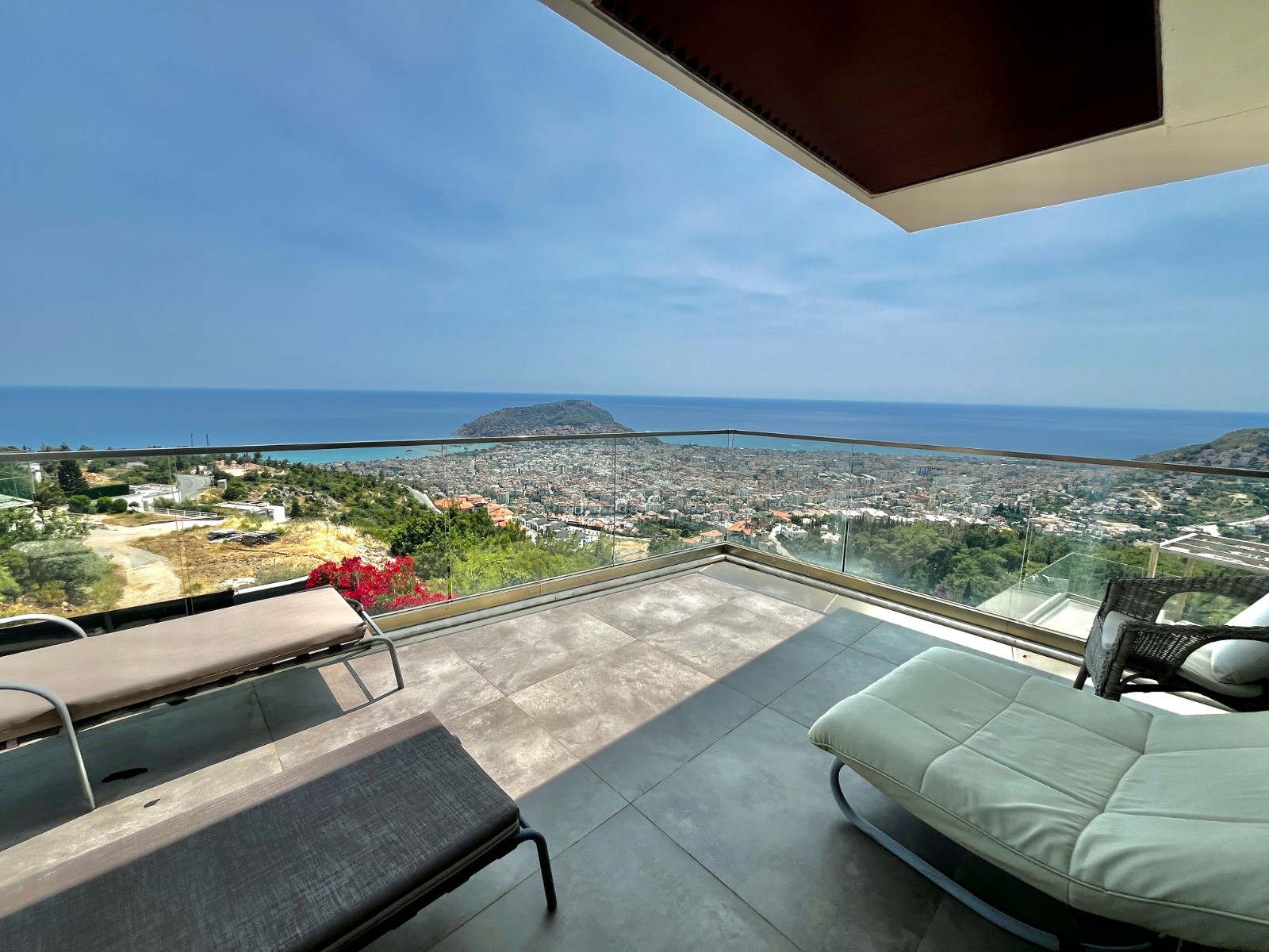 Просторная вилла с панорамным видом на море и крепость  - Фото 35