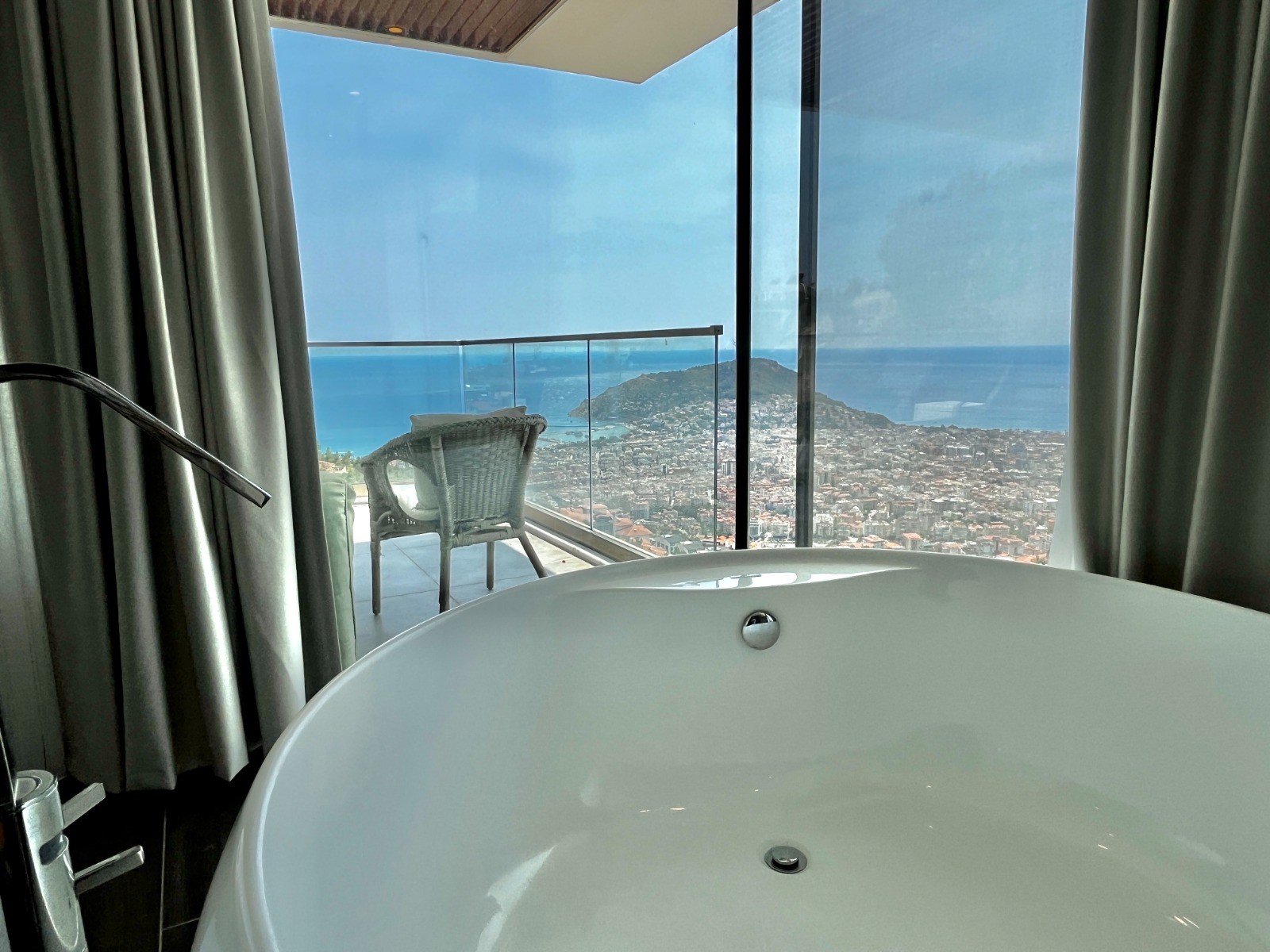 Просторная вилла с панорамным видом на море и крепость  - Фото 36