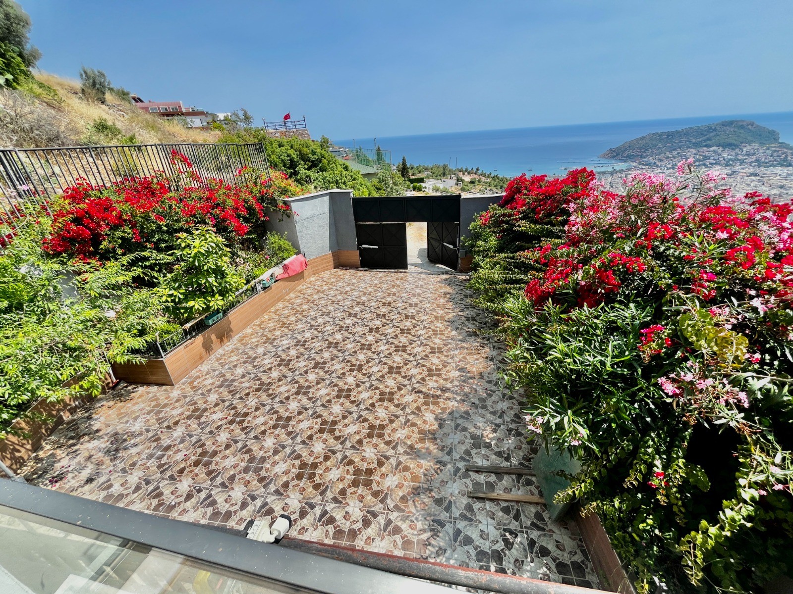 Просторная вилла с панорамным видом на море и крепость  - Фото 20