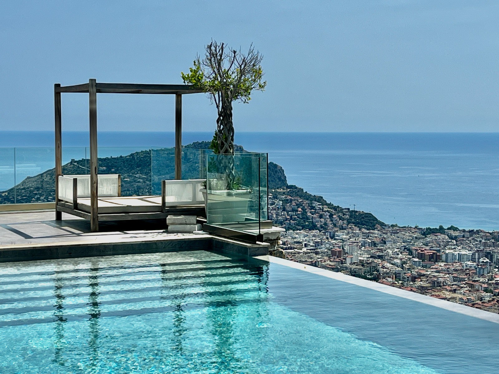 Просторная вилла с панорамным видом на море и крепость  - Фото 12