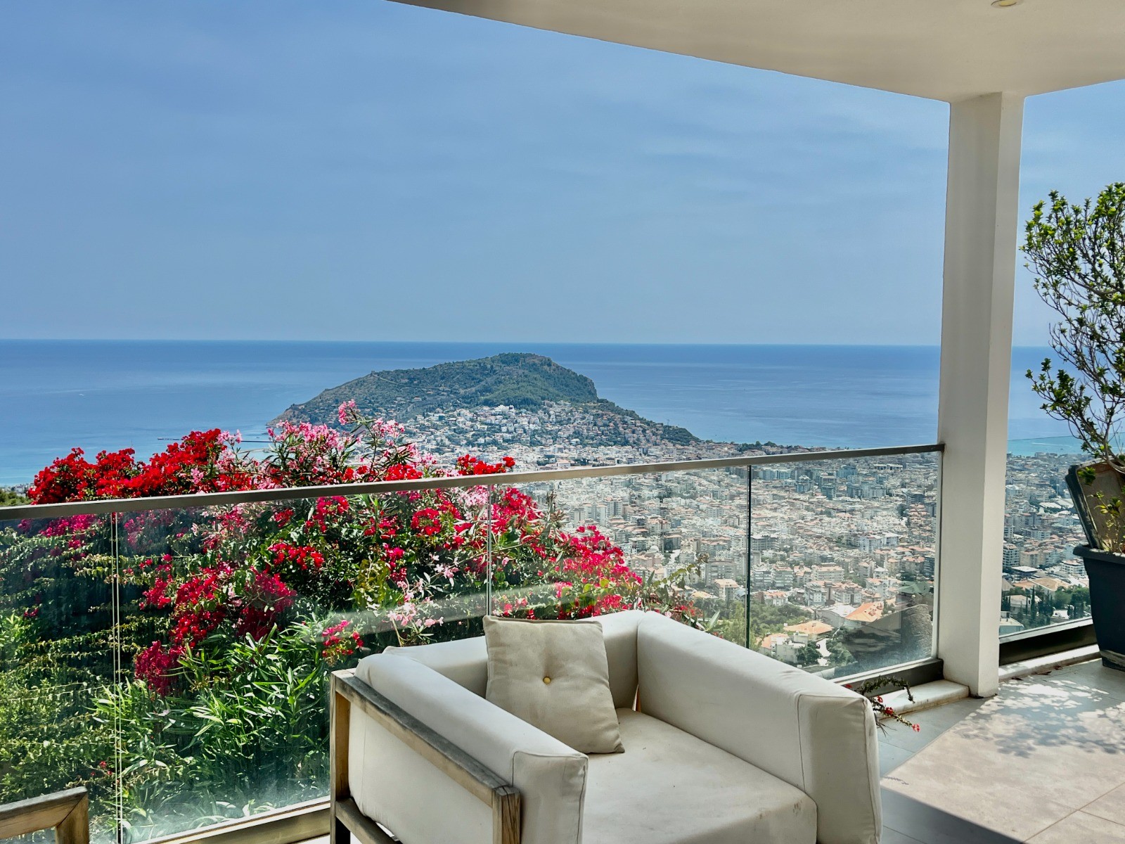 Просторная вилла с панорамным видом на море и крепость  - Фото 44