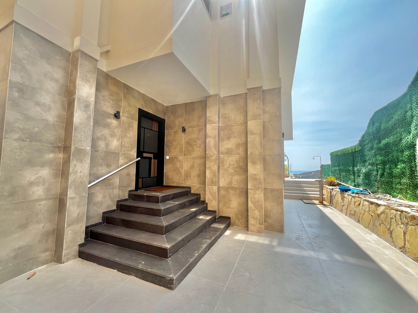 Просторная вилла с панорамным видом на море и крепость  - Фото 18