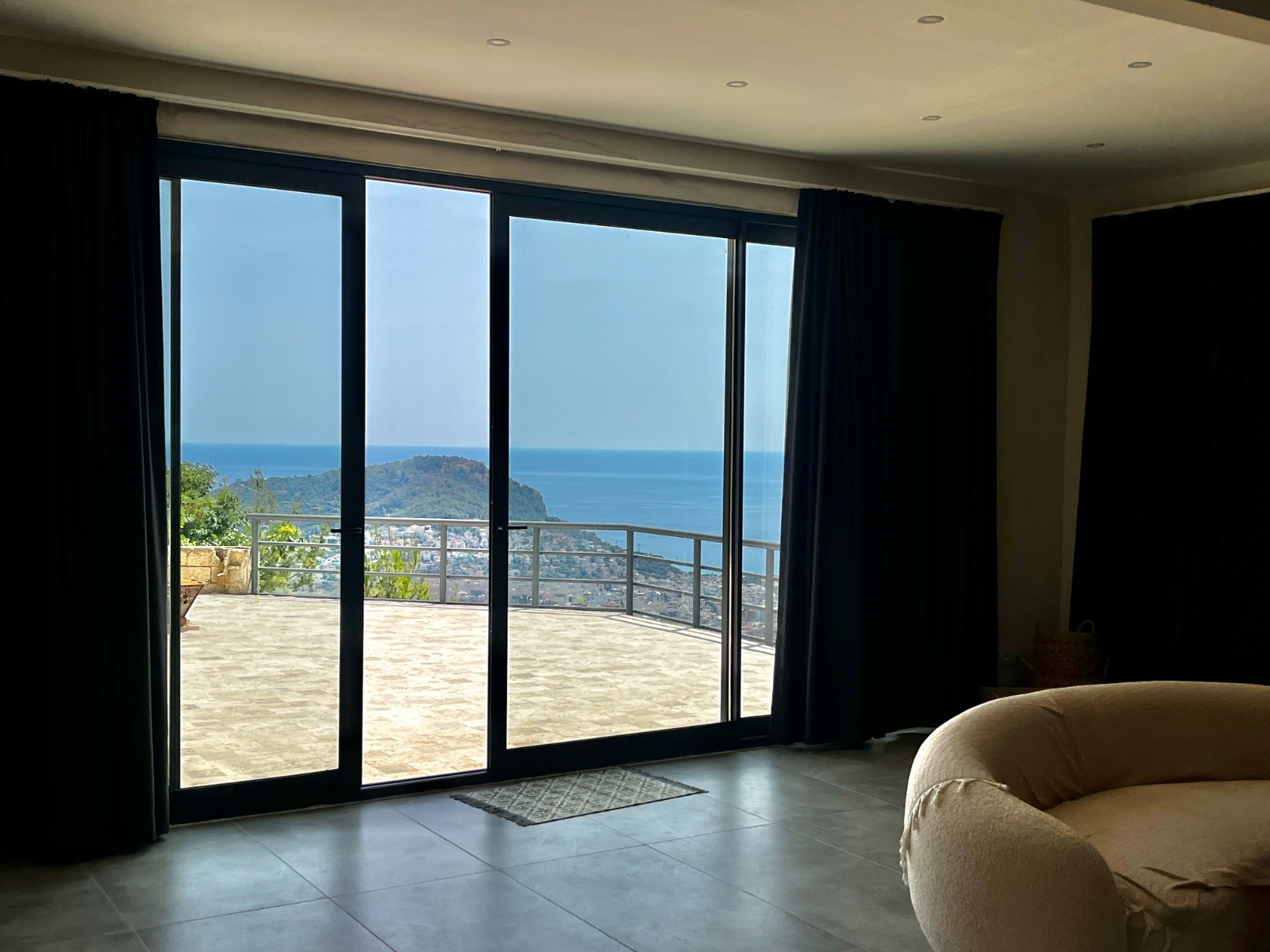 Просторная вилла с панорамным видом на море и крепость  - Фото 50