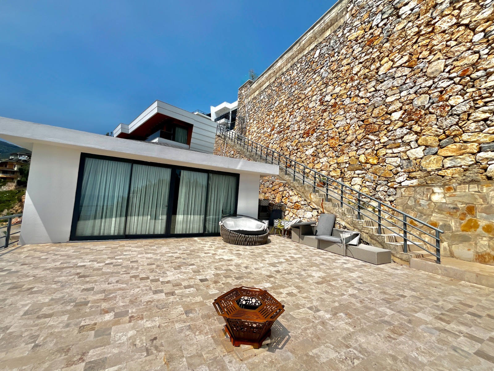 Просторная вилла с панорамным видом на море и крепость  - Фото 51