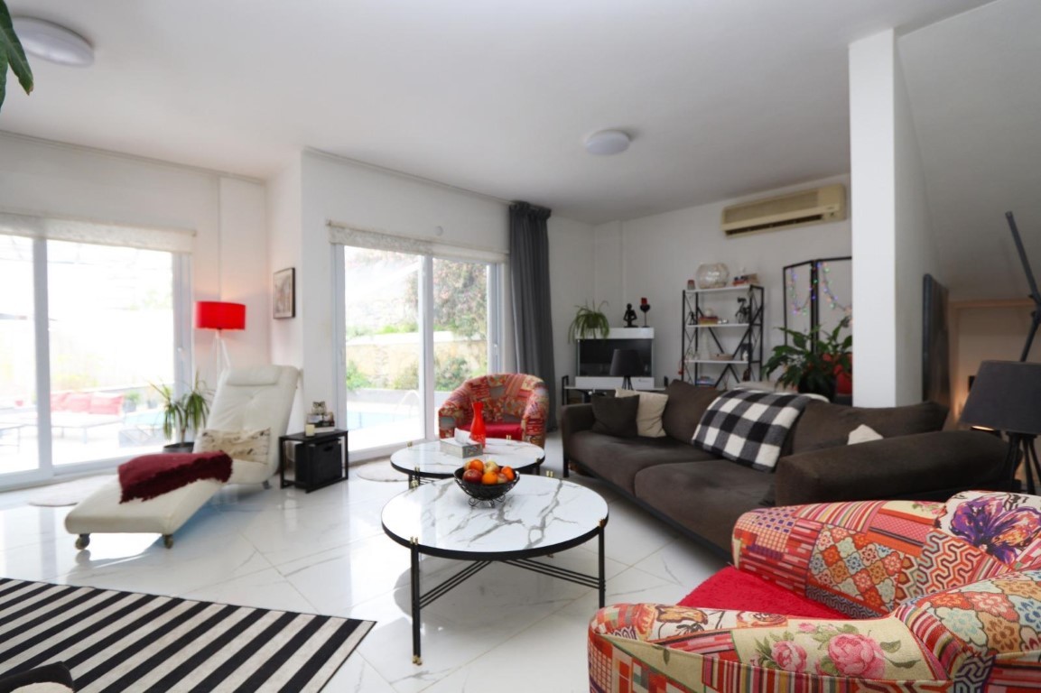 Просторная мебелированная вилла планировкой  5+1  в районе Каргыджак Аланья. - Фото 2