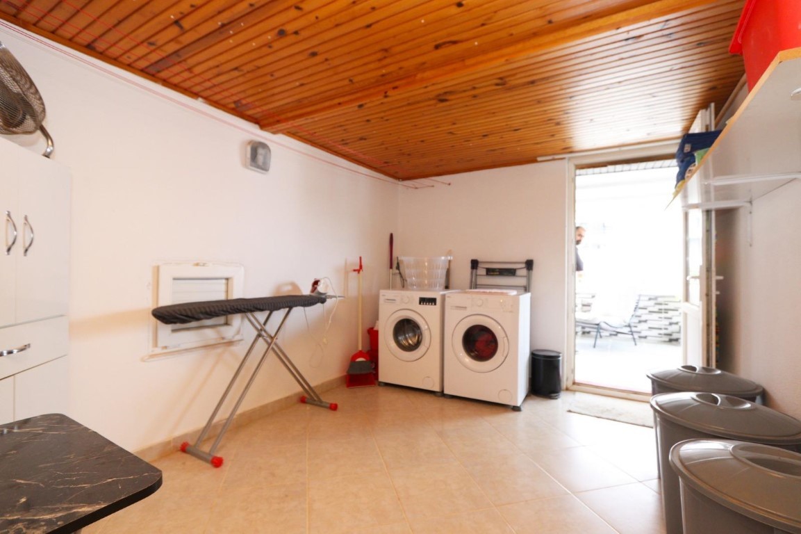 Просторная мебелированная вилла планировкой  5+1  в районе Каргыджак Аланья. - Фото 18