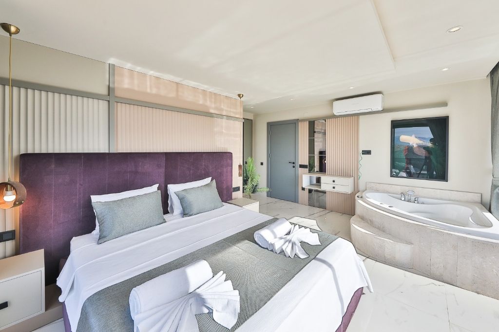 Шикарная вилла с видом на море и горы в Фетхие. - Фото 26