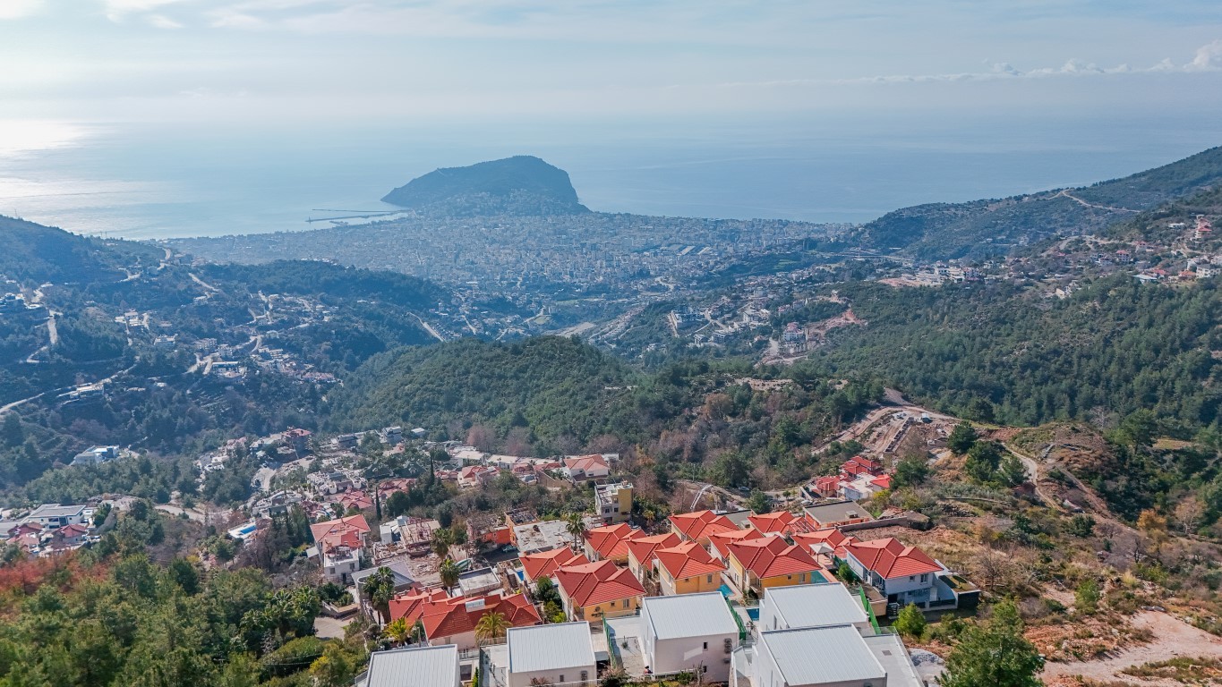 Вилла в районе Тепе Аланья с видом на море и правом на гражданство. - Фото 9