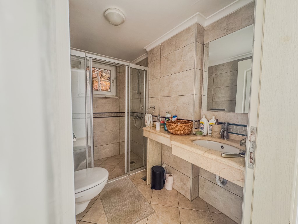 Вилла в районе Тепе Аланья с видом на море и правом на гражданство. - Фото 22