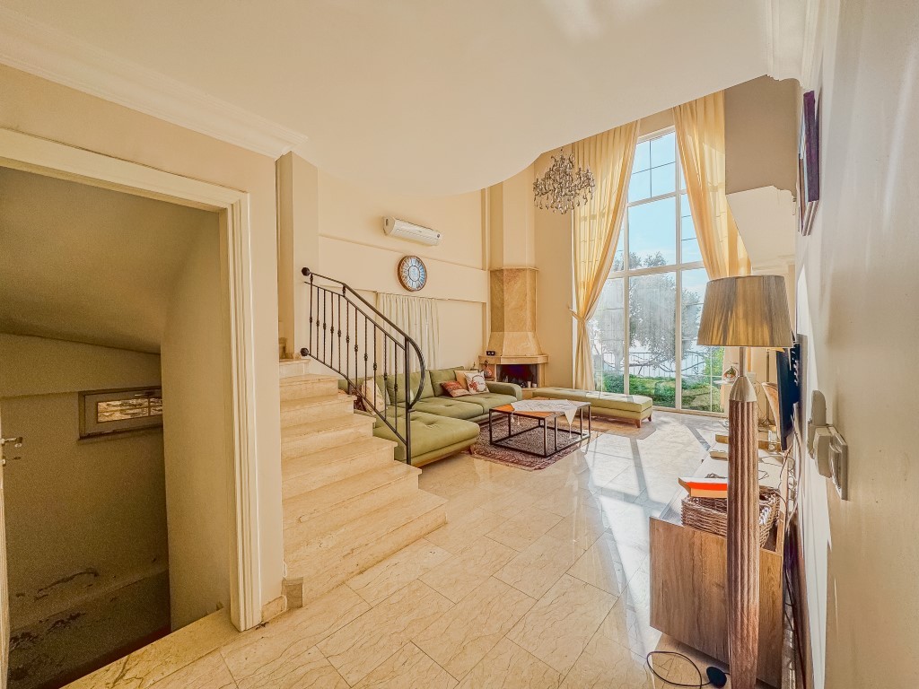 Вилла в районе Тепе Аланья с видом на море и правом на гражданство. - Фото 11