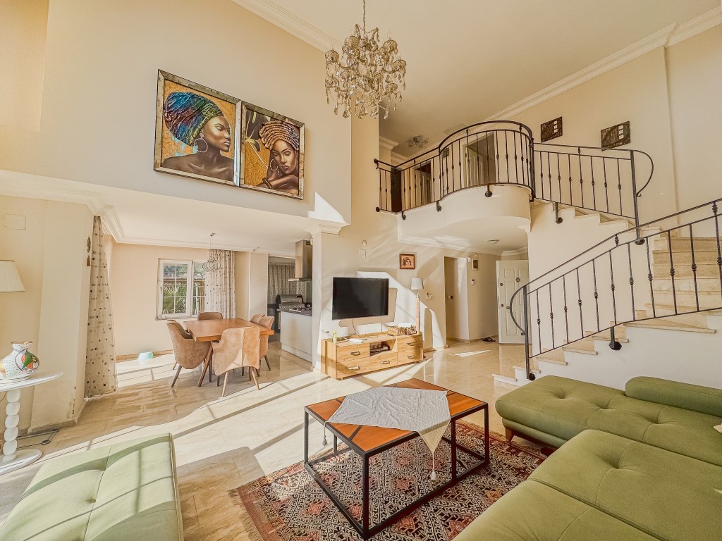 Вилла в районе Тепе Аланья с видом на море и правом на гражданство. - Фото 12