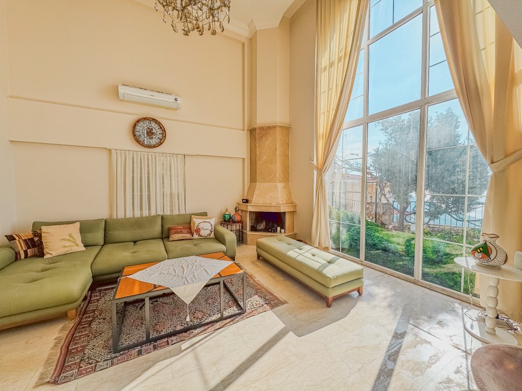 Вилла в районе Тепе Аланья с видом на море и правом на гражданство. - Фото 17