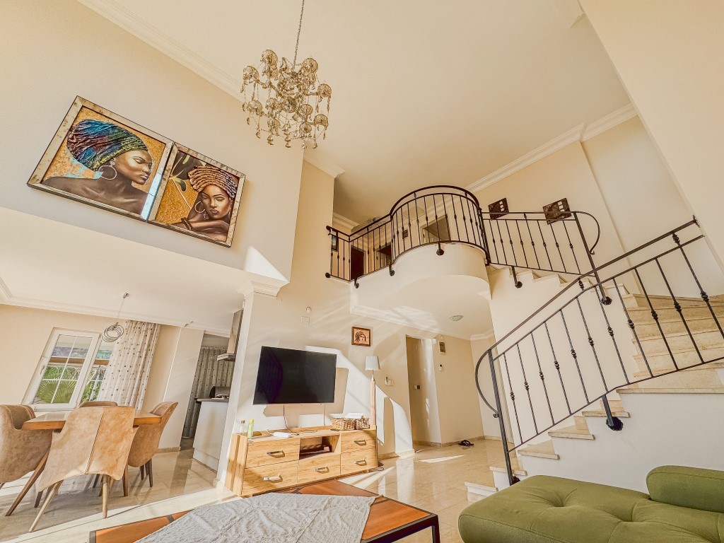 Вилла в районе Тепе Аланья с видом на море и правом на гражданство. - Фото 13