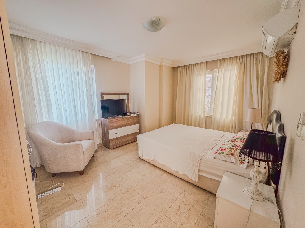 Вилла в районе Тепе Аланья с видом на море и правом на гражданство. - Фото 27