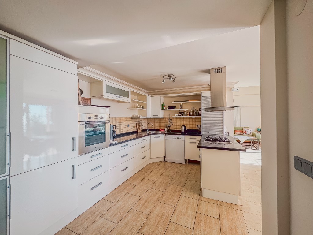 Вилла в районе Тепе Аланья с видом на море и правом на гражданство. - Фото 18