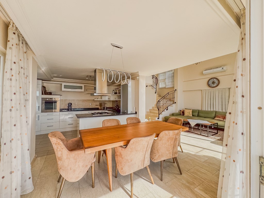 Вилла в районе Тепе Аланья с видом на море и правом на гражданство. - Фото 21