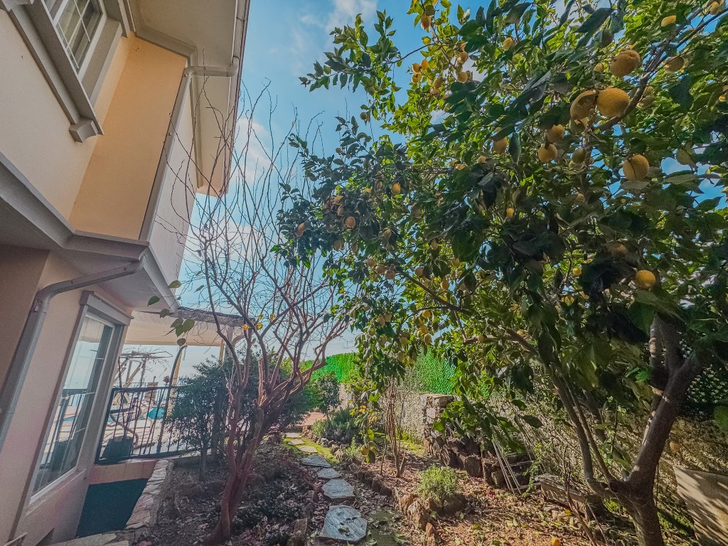 Вилла в районе Тепе Аланья с видом на море и правом на гражданство. - Фото 6