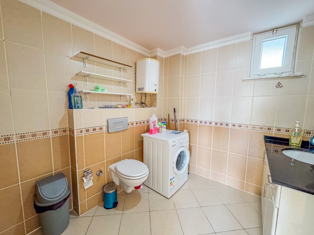 Просторная трехкомнатная квартира в районе Демирташ Аланья.  - Фото 29