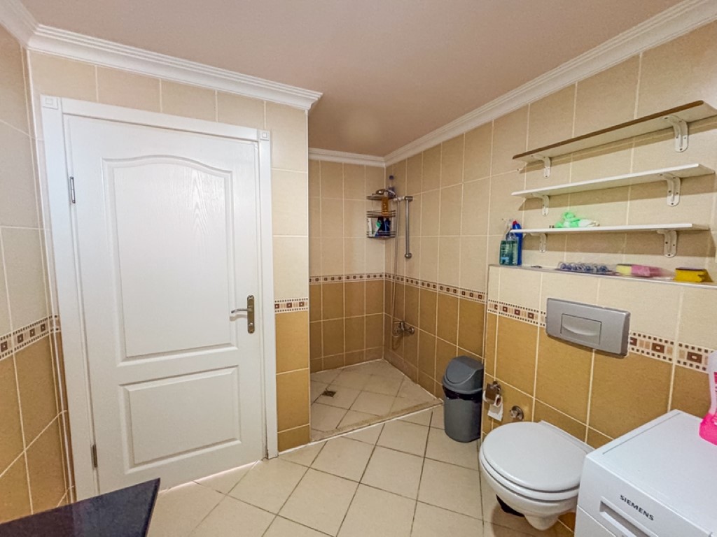 Просторная трехкомнатная квартира в районе Демирташ Аланья.  - Фото 30