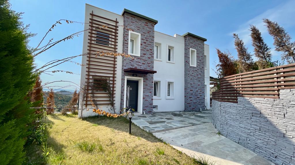 Просторная мебилированная вилла в Бодруме с видом на море. 