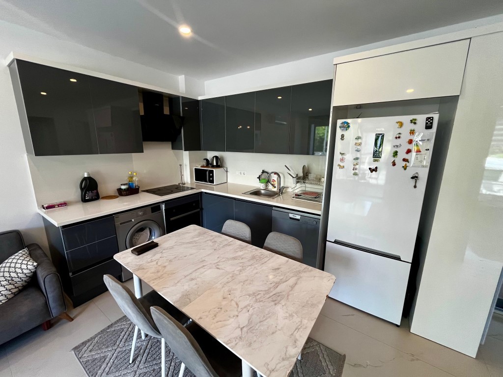 Мебилированная квартира c видом на бассейн планировкой 1+1 район Кестель Аланья.  - Фото 14