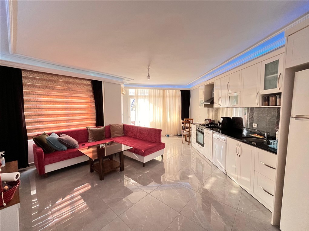 Мебилированная квартира планировкой 1+1  в 70 метрах от пляжа район Оба Аланья. 