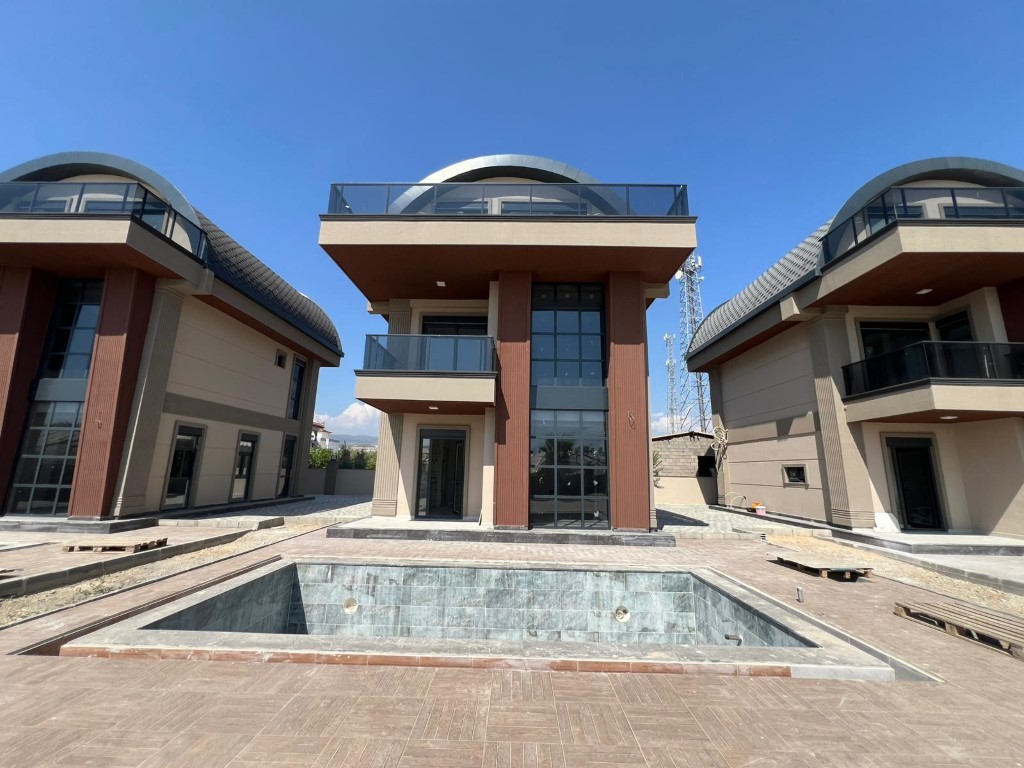 Новая вилла планировкой 3+1 с личным бассейном в районе Паяллар Аланья. 