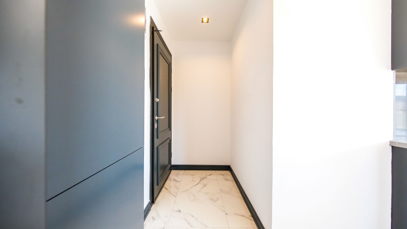 Мебелированная квартира планировкой 1+1 на первой береговой линии район Кестель Аланья.  - Фото 14