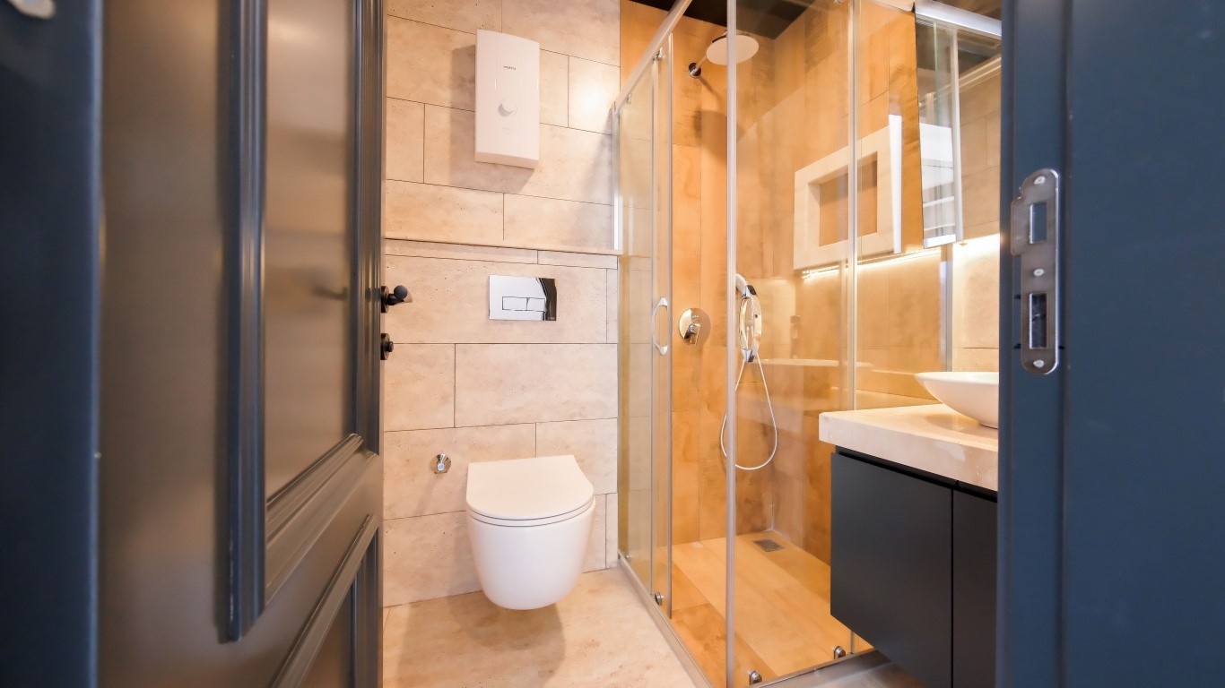 Мебелированная квартира планировкой 1+1 на первой береговой линии район Кестель Аланья.  - Фото 12