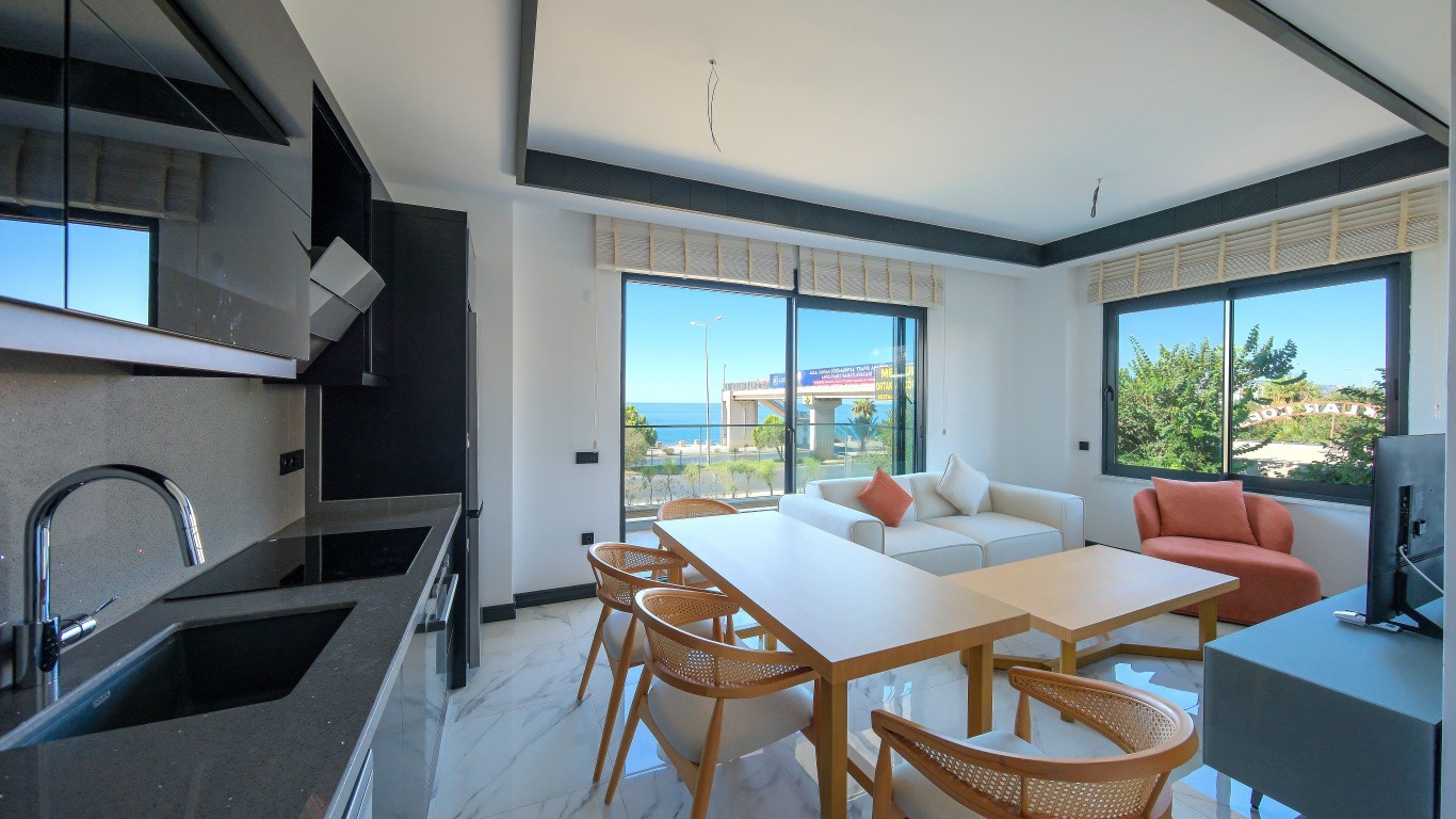 Мебелированная квартира планировкой 1+1 на первой береговой линии район Кестель Аланья. 