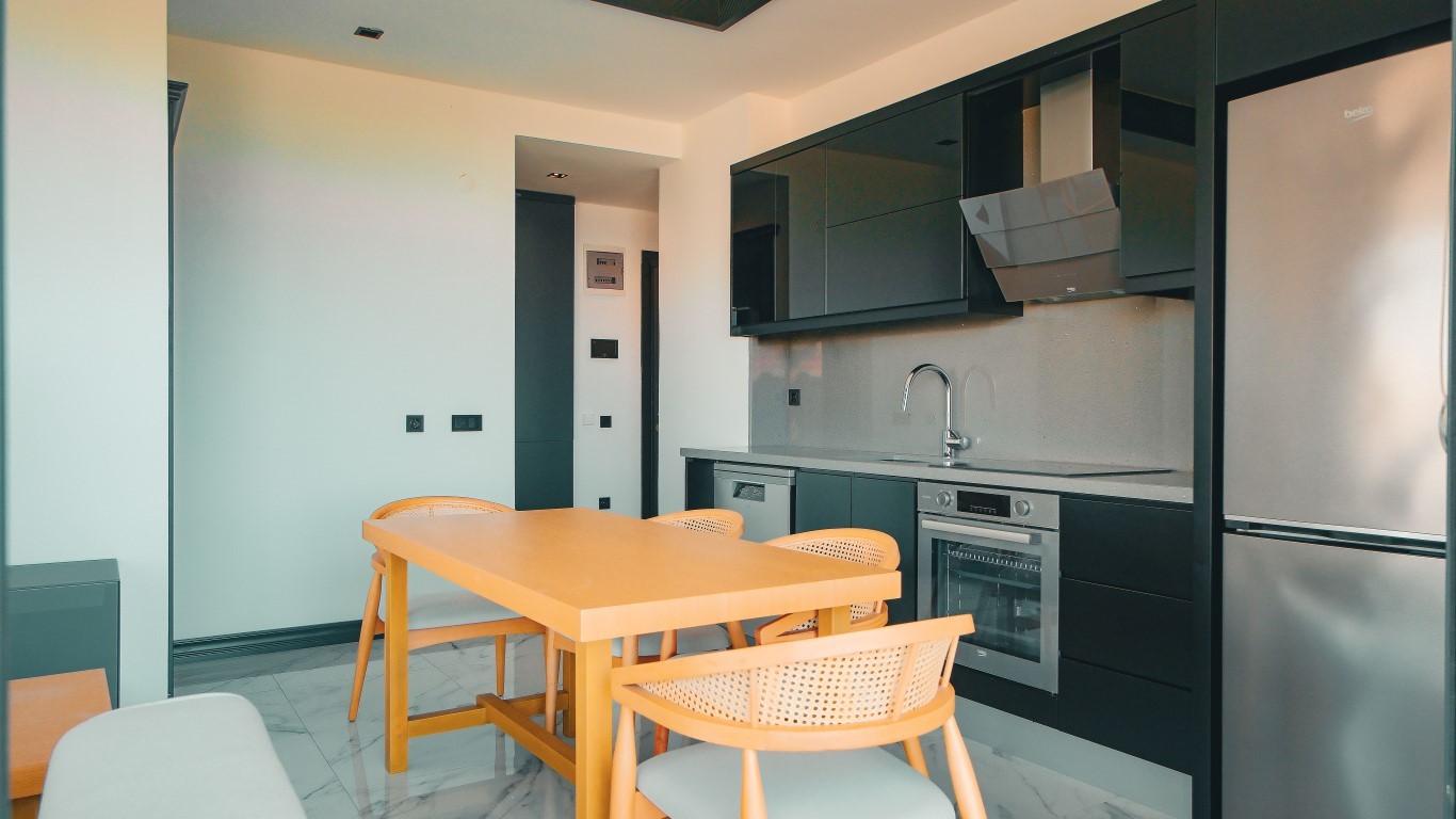 Мебелированная квартира планировкой 1+1 на первой береговой линии район Кестель Аланья.  - Фото 7