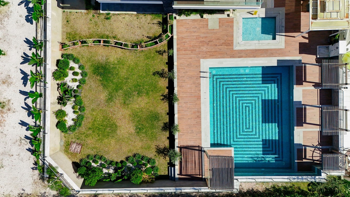 Мебелированная квартира планировкой 1+1 на первой береговой линии район Кестель Аланья.  - Фото 19