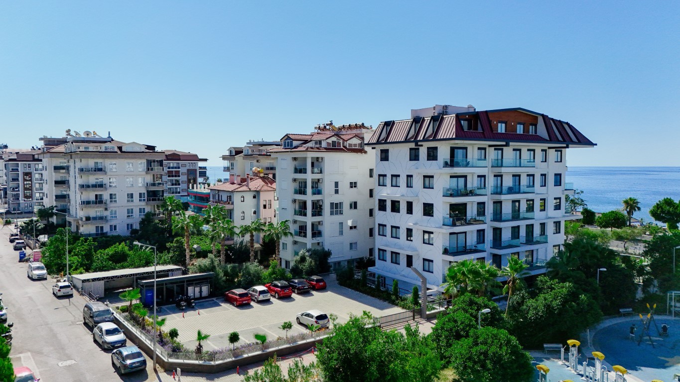 Мебелированная квартира планировкой 1+1 на первой береговой линии район Кестель Аланья.  - Фото 24