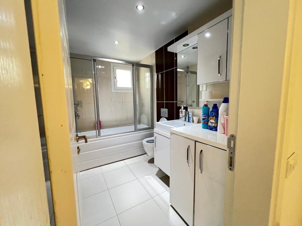 Шикарный мебилированный садовый дуплекс район Каргыджак Аланья.  - Фото 21