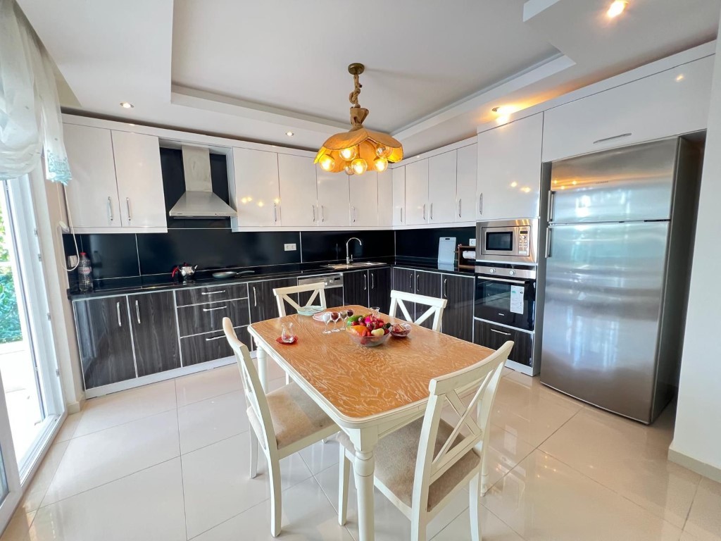 Шикарный мебилированный садовый дуплекс район Каргыджак Аланья.  - Фото 7