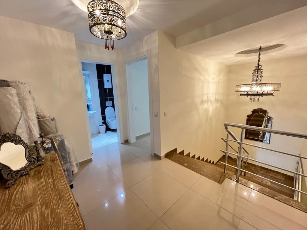 Шикарный мебилированный садовый дуплекс район Каргыджак Аланья.  - Фото 20