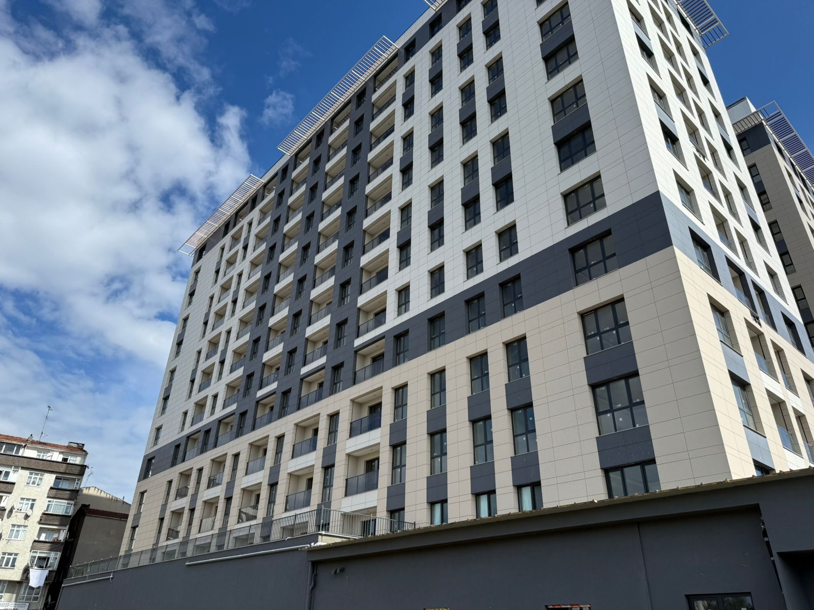 Апартаменты 1+1 в Стамбуле в современном ЖК