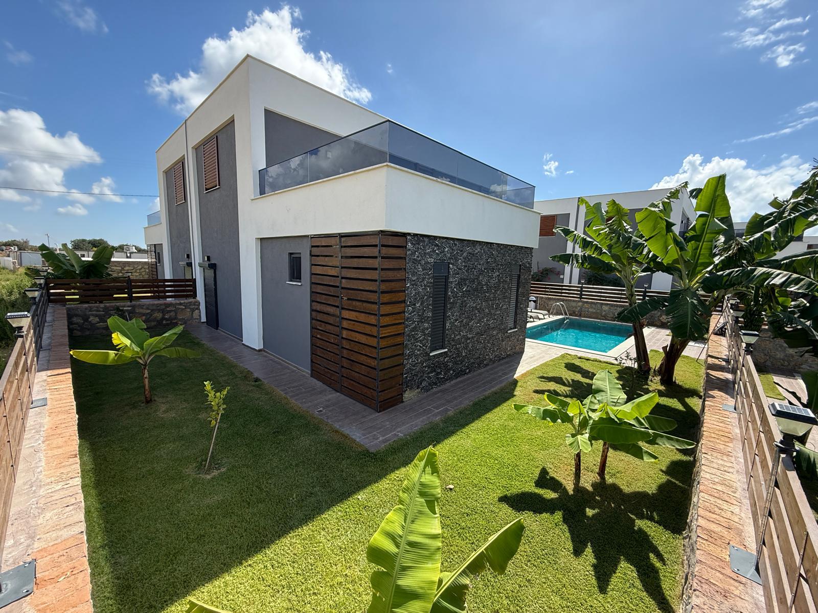 Двухуровневая вилла 3+1 в районе Инжекум с видом на море и приватной территорией - Фото 3